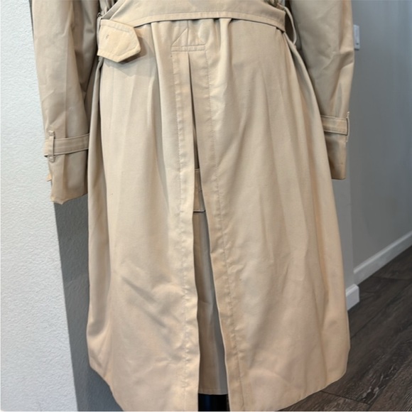 Authentic Burberry trench coat with belt - Picture 7 of 13